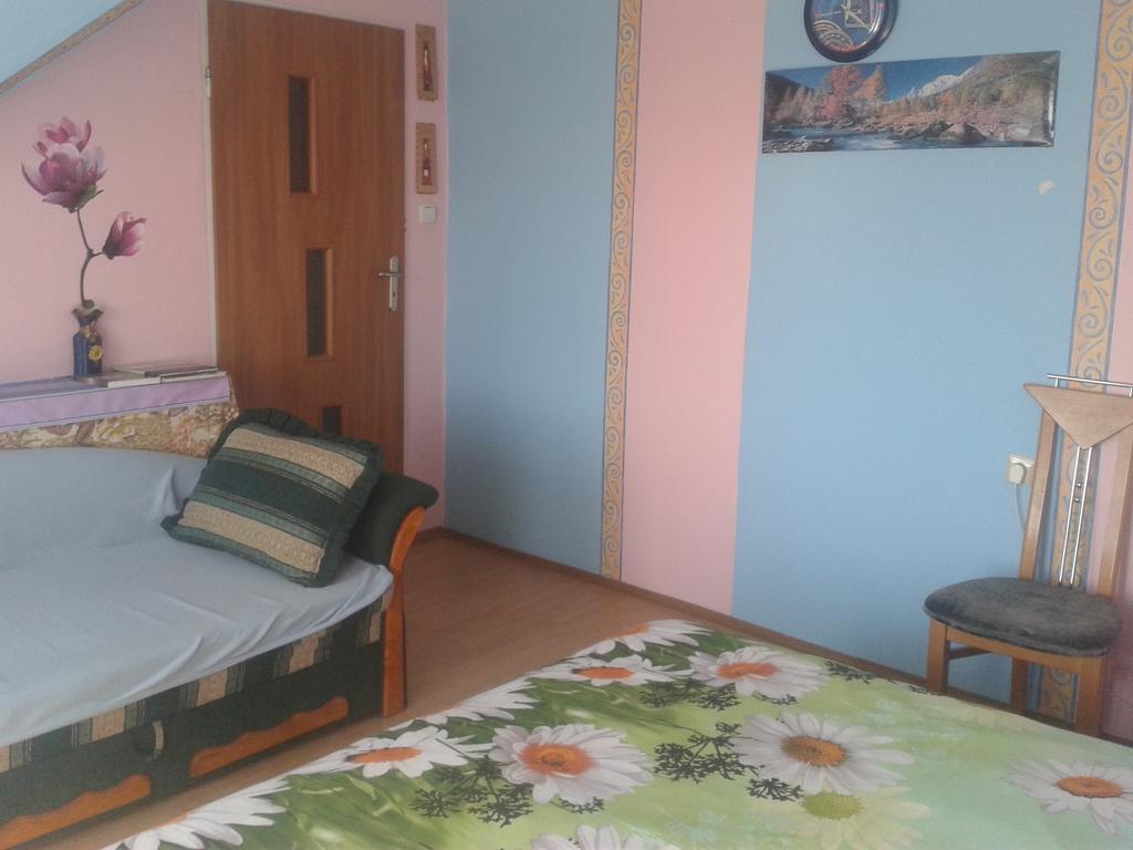 Dom Pod Roza Daire Leśna Oda fotoğraf